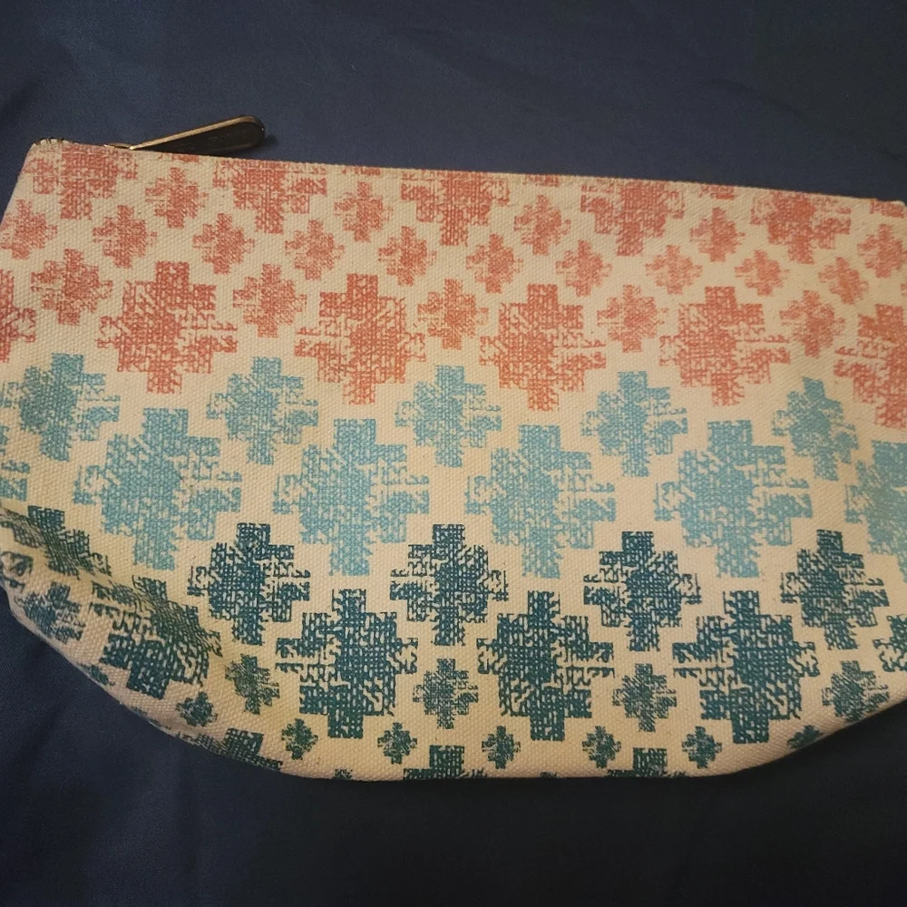 Clarins Feed 10 Cosmetic bag - Picture 2 of 4